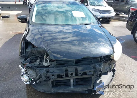 2014 Ford Focus Se z USA, uszkodzony, nr VIN 1FADP3F21EL406288